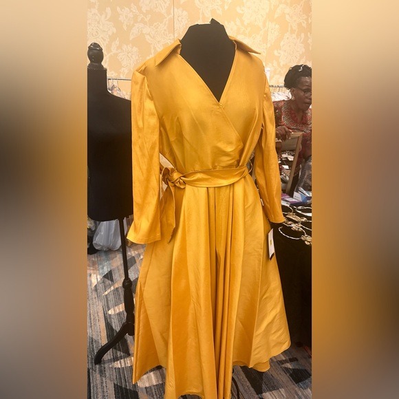 Dresses & Skirts - Elegant Gold Wrap Dress